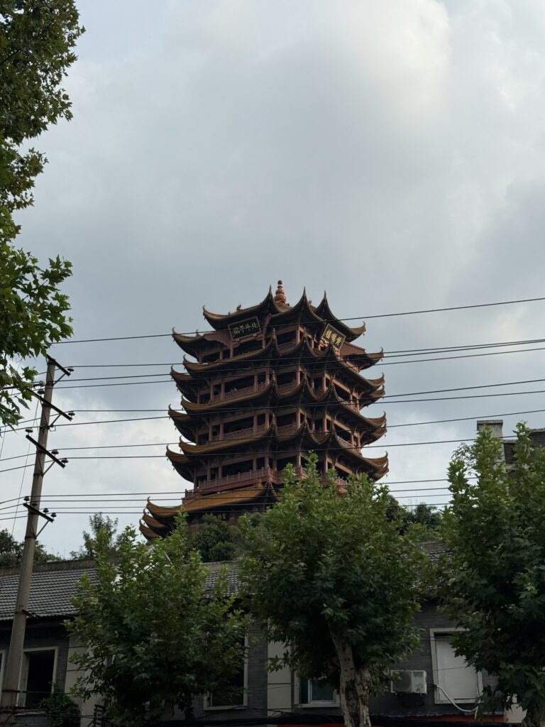 湖北上学记:1500+公里,土著从内蒙古到湖北的所见所闻 https://imfurry.com/wp-content/uploads/2025/10/IMG_1631-768x1024.jpeg